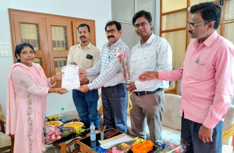 कल्पना सैमुएल संयुक्त स्वास्थ्य कर्मचारी संघ छत्तीसगढ़ की कोरिया जिला अध्यक्ष मनोनीत, कर्मचारियों में उत्साह...  बैकुंठपुर में संपन्न हुई संयुक्त स्वास्थ्य कर्मचारी संघ की प्रांतीय बैठक, कर्मचारी हितों से जुड़े विभिन्न मुद्दों पर हुआ मंथन...